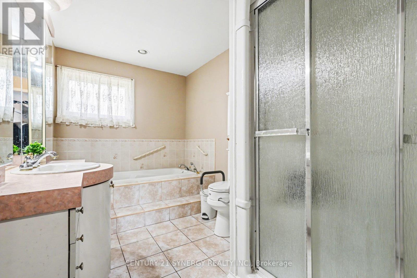 220 HIGHFIELD CRESCENT — photo 28