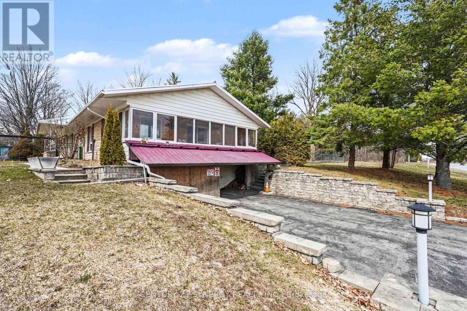 220 HIGHFIELD CRESCENT — photo 44
