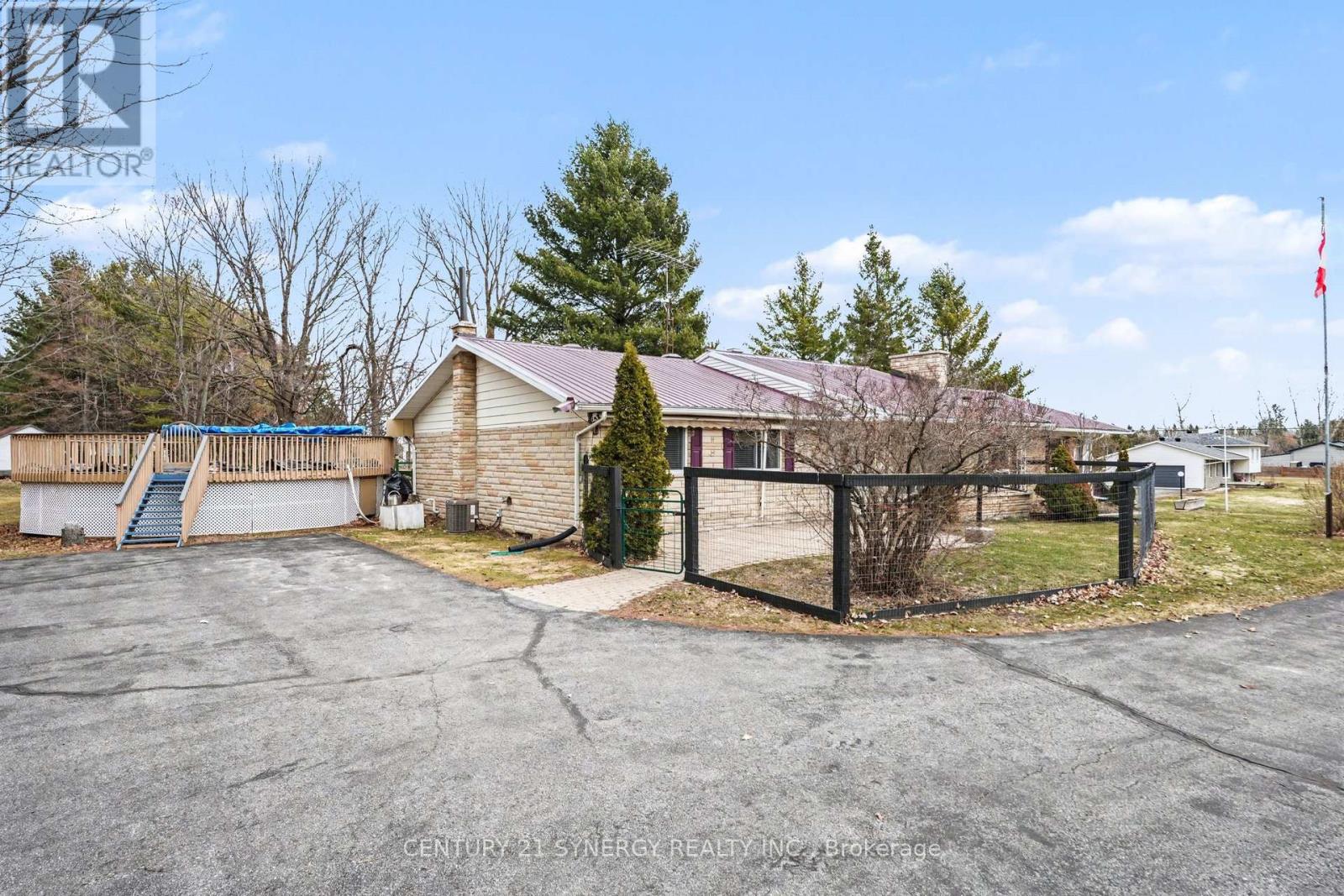220 HIGHFIELD CRESCENT — photo 47