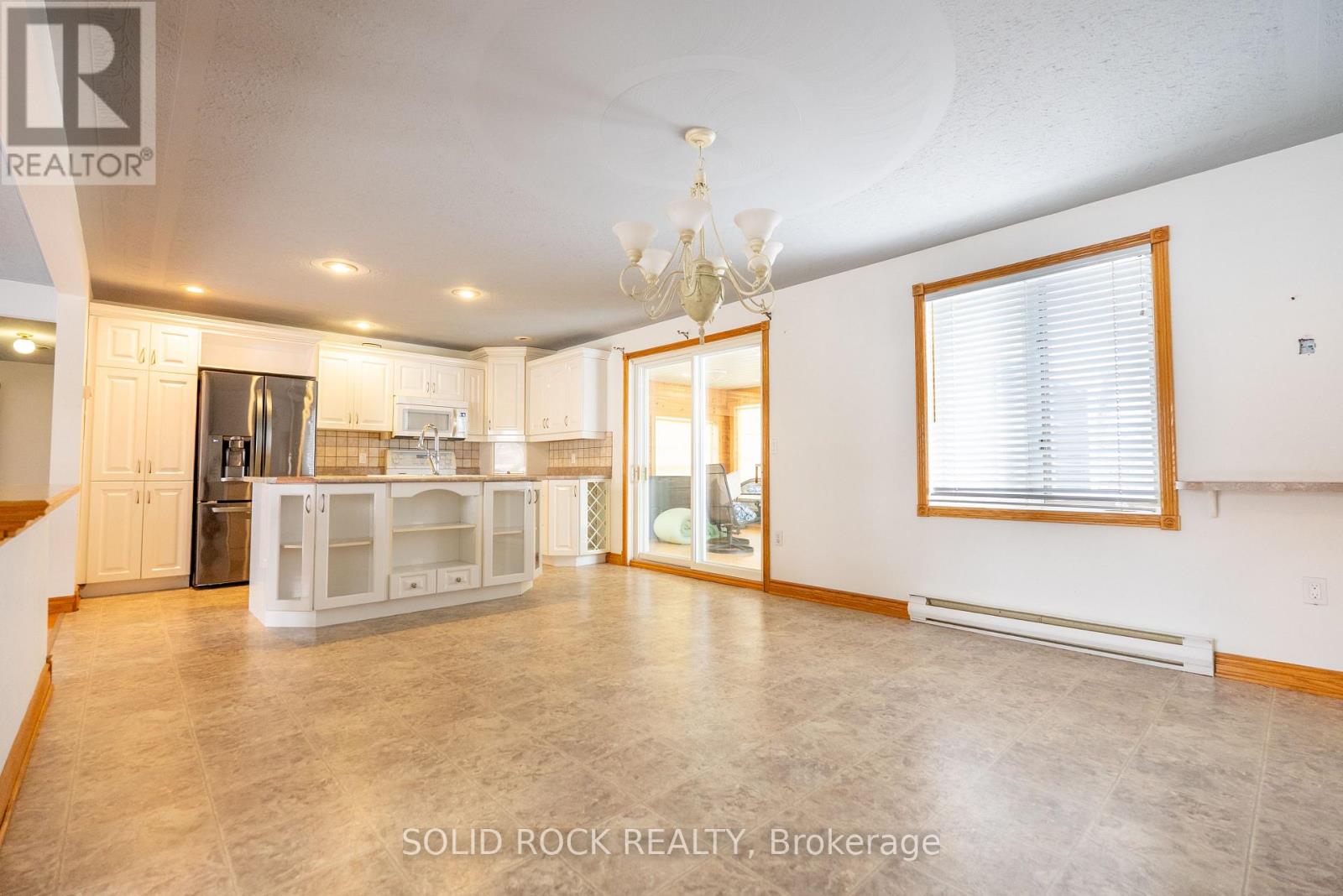 Dining into Kitchen