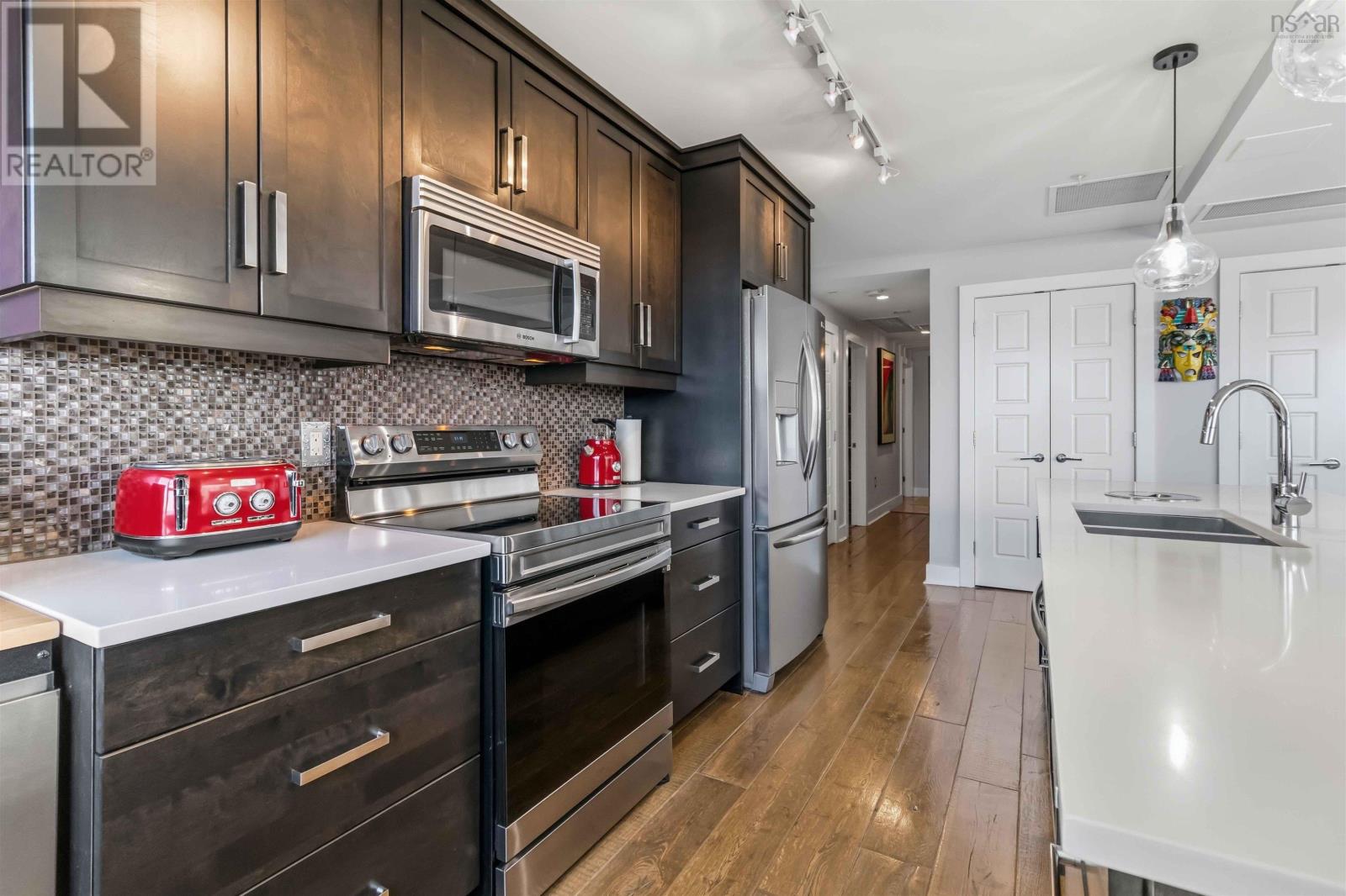 Property 15 of 49 of 904 31 Kings Wharf Place