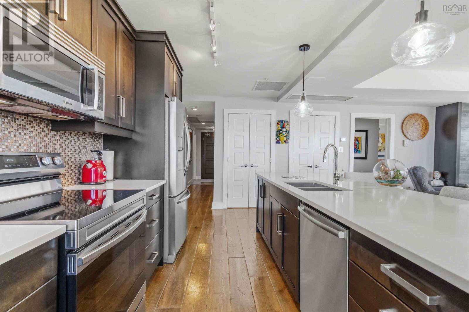 Property 17 of 49 of 904 31 Kings Wharf Place