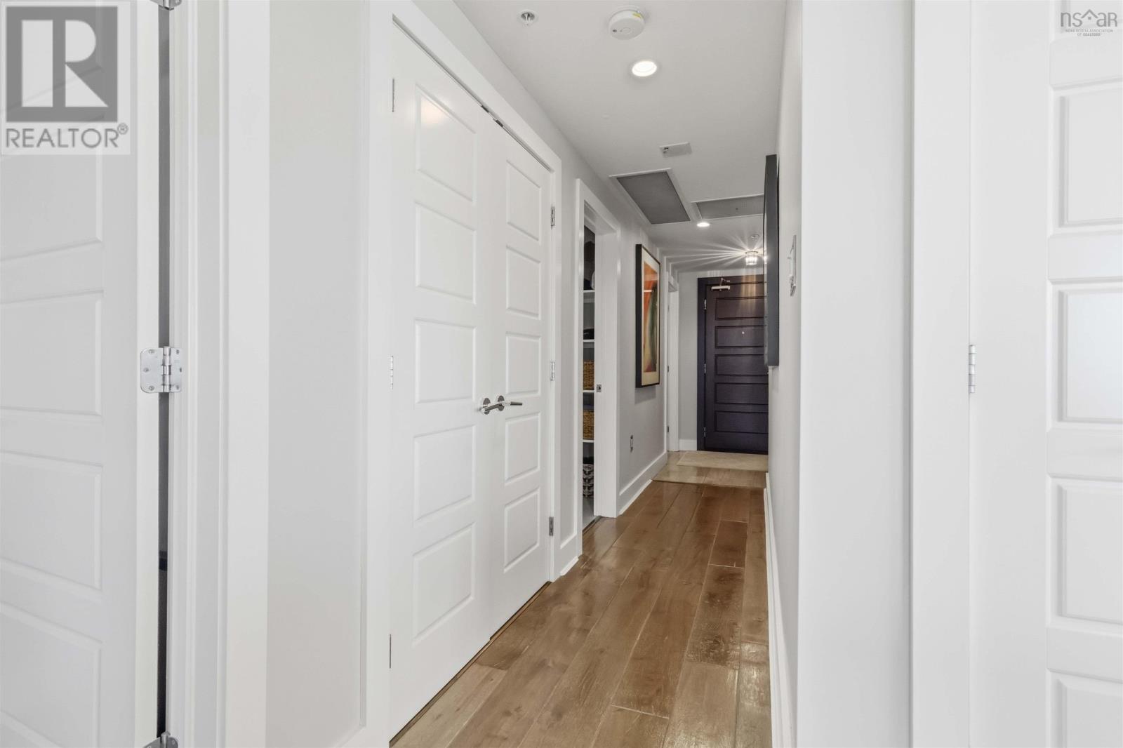 Property 28 of 49 of 904 31 Kings Wharf Place