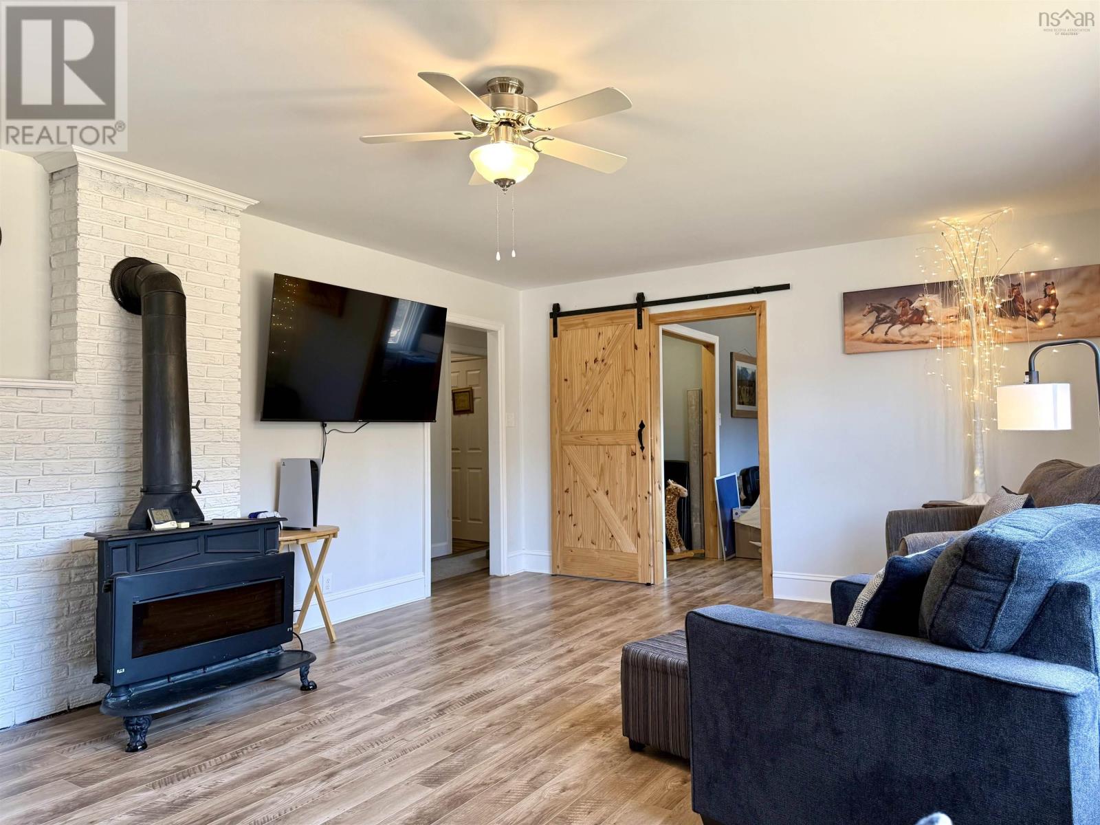 Property 23 of 50 of 636 Macdonald Road