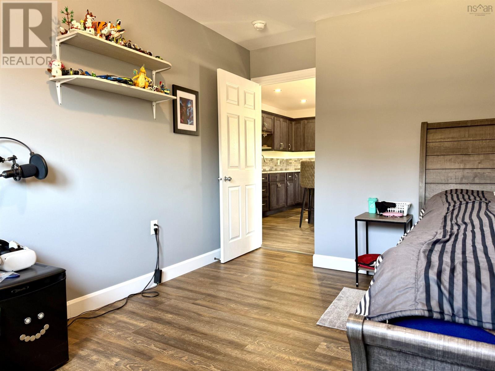 Property 20 of 50 of 636 Macdonald Road