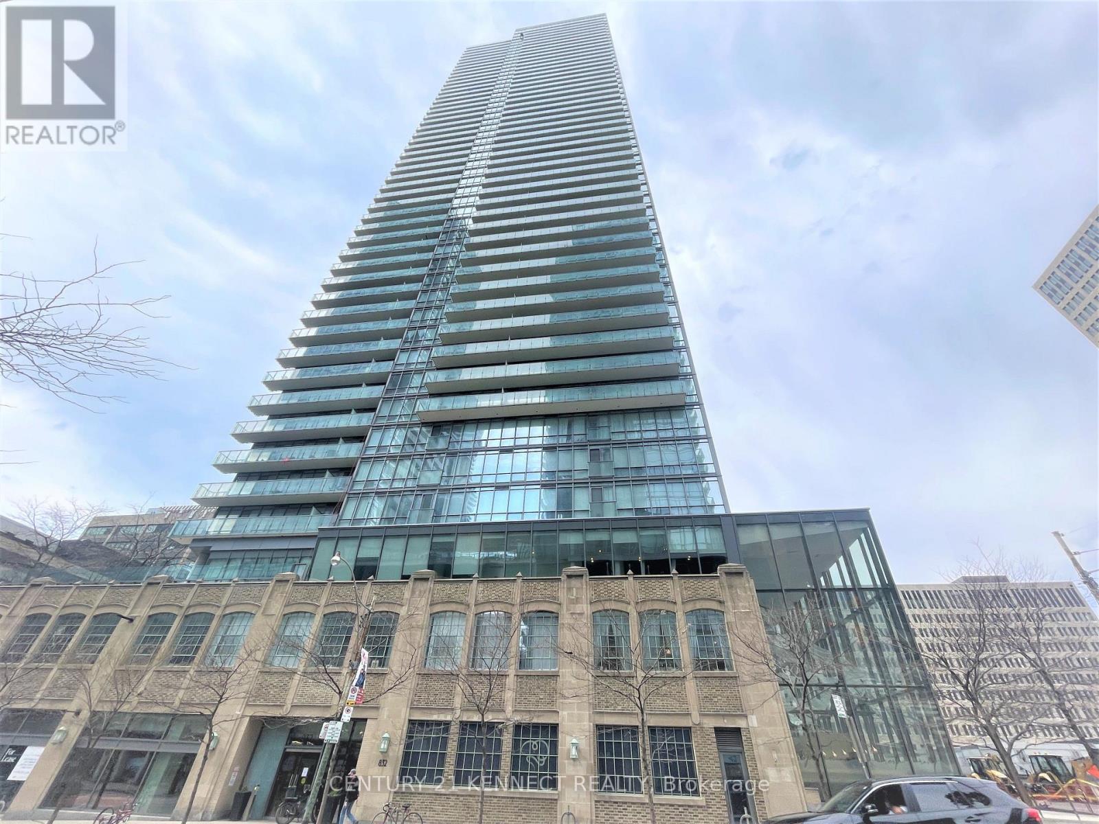 Listing photo of 608 - 832 BAY STREET