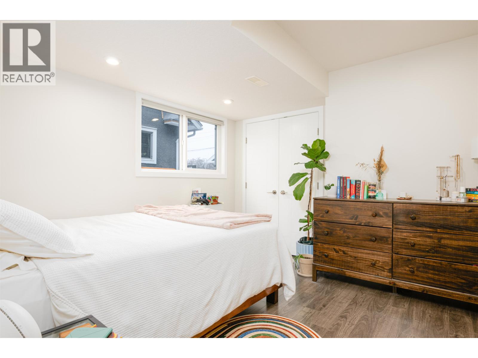 1740 5TH AVENUE - 26