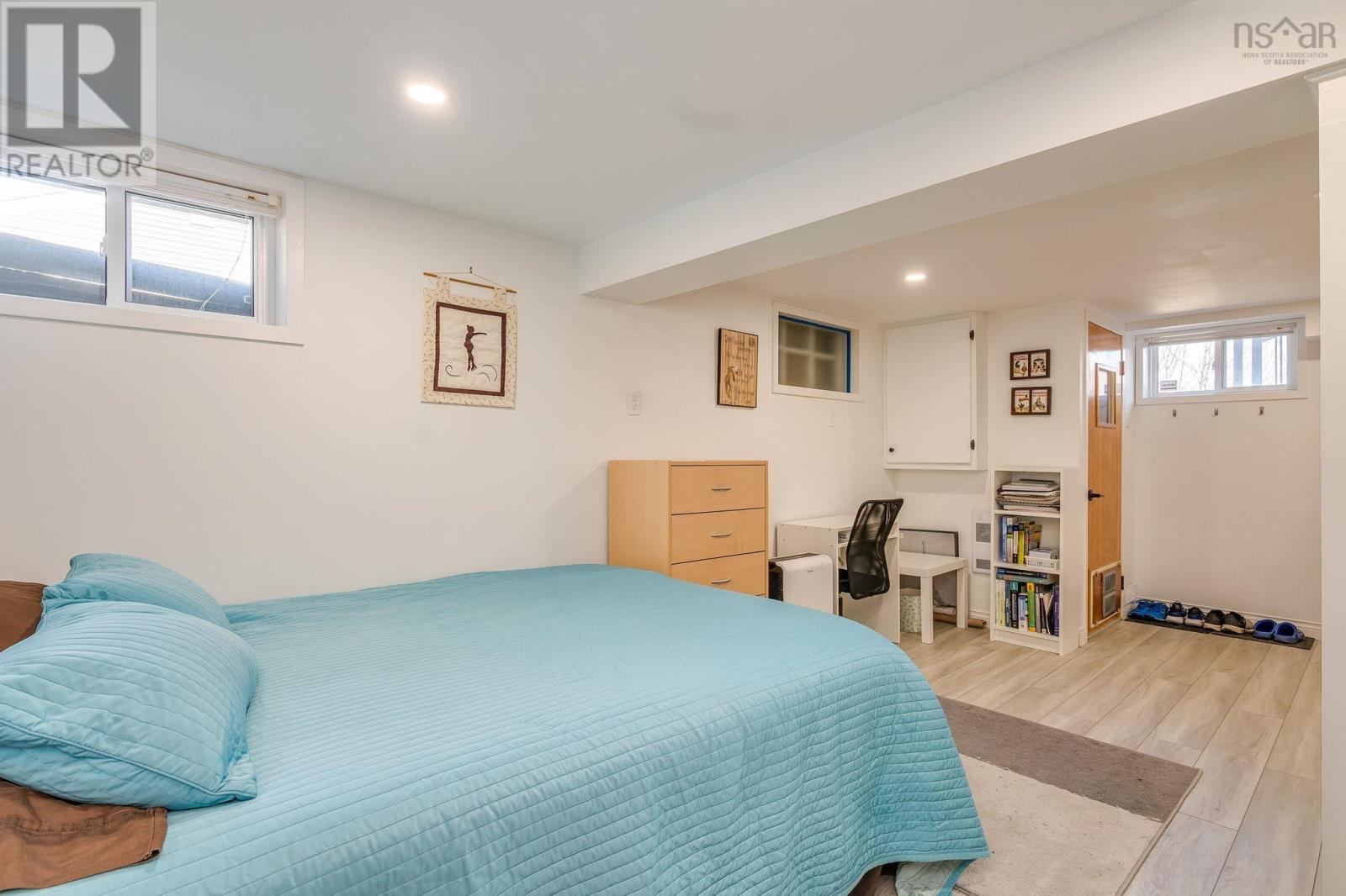 Property 21 of 49 of 3160 Veith Street