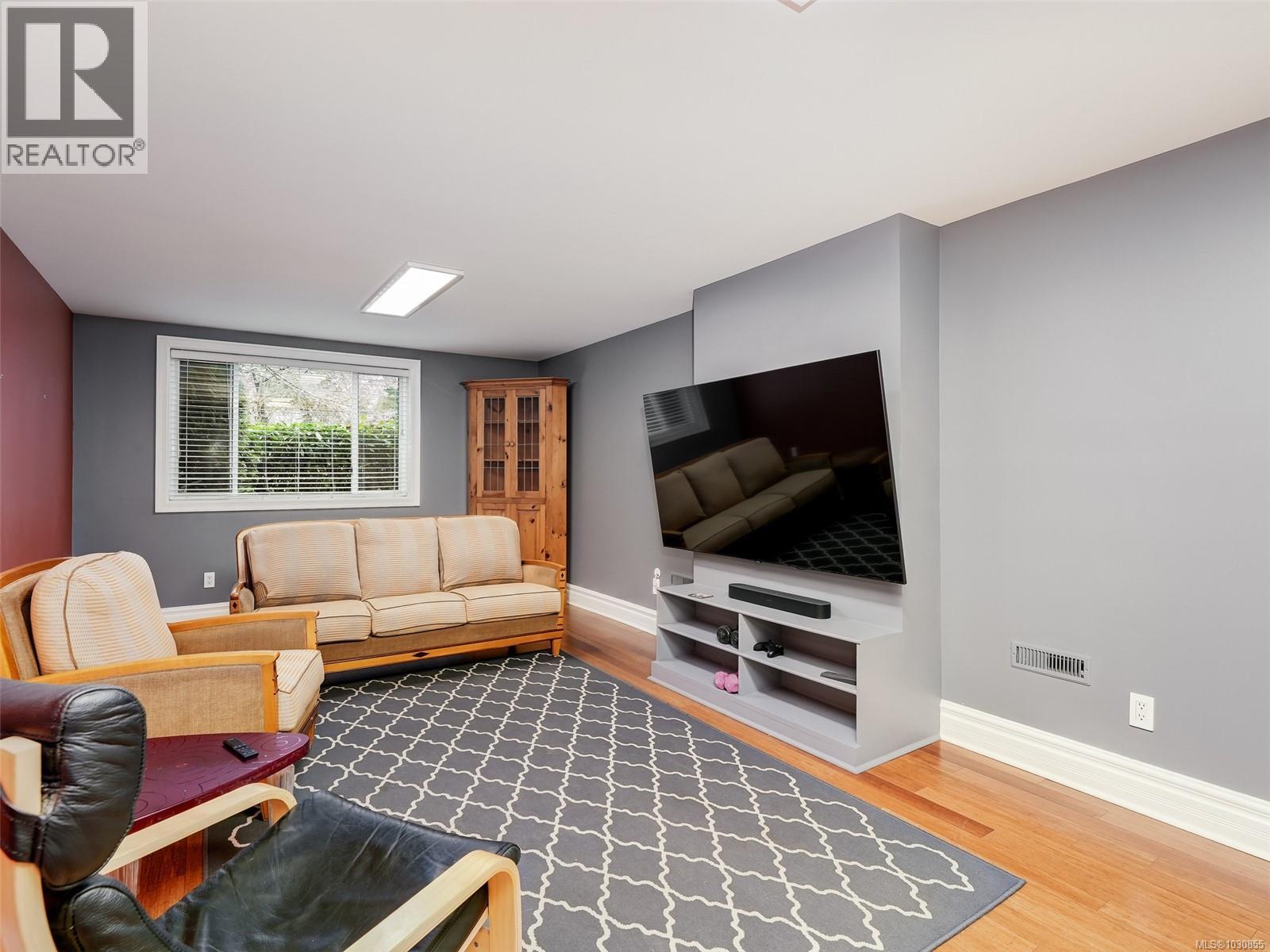  3930 Tudor Avenue, Saanich