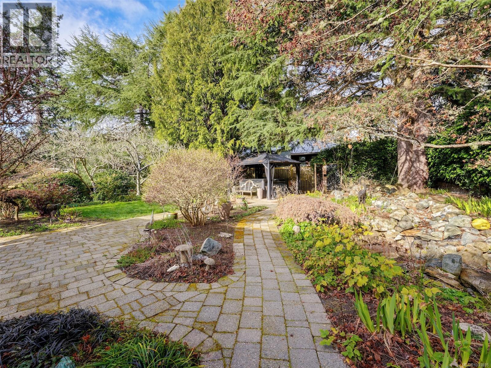  3930 Tudor Avenue, Saanich