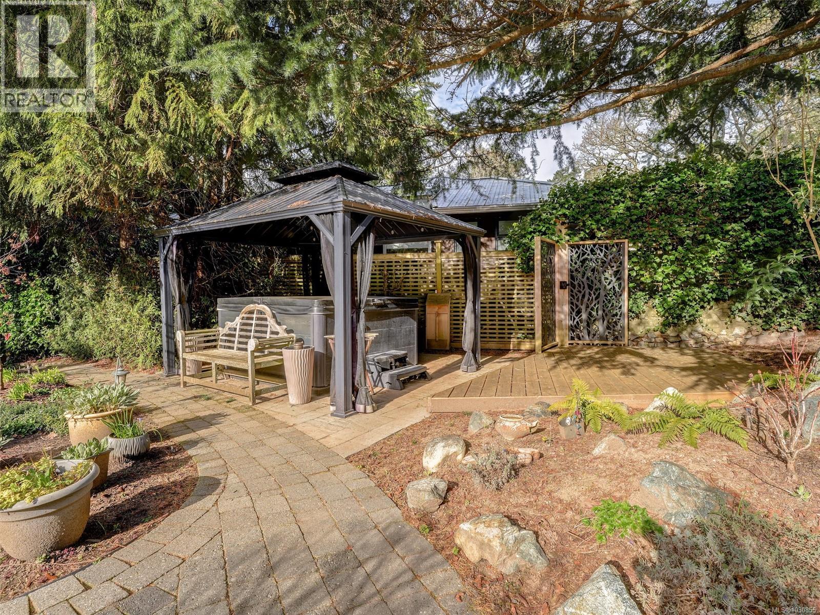  3930 Tudor Avenue, Saanich