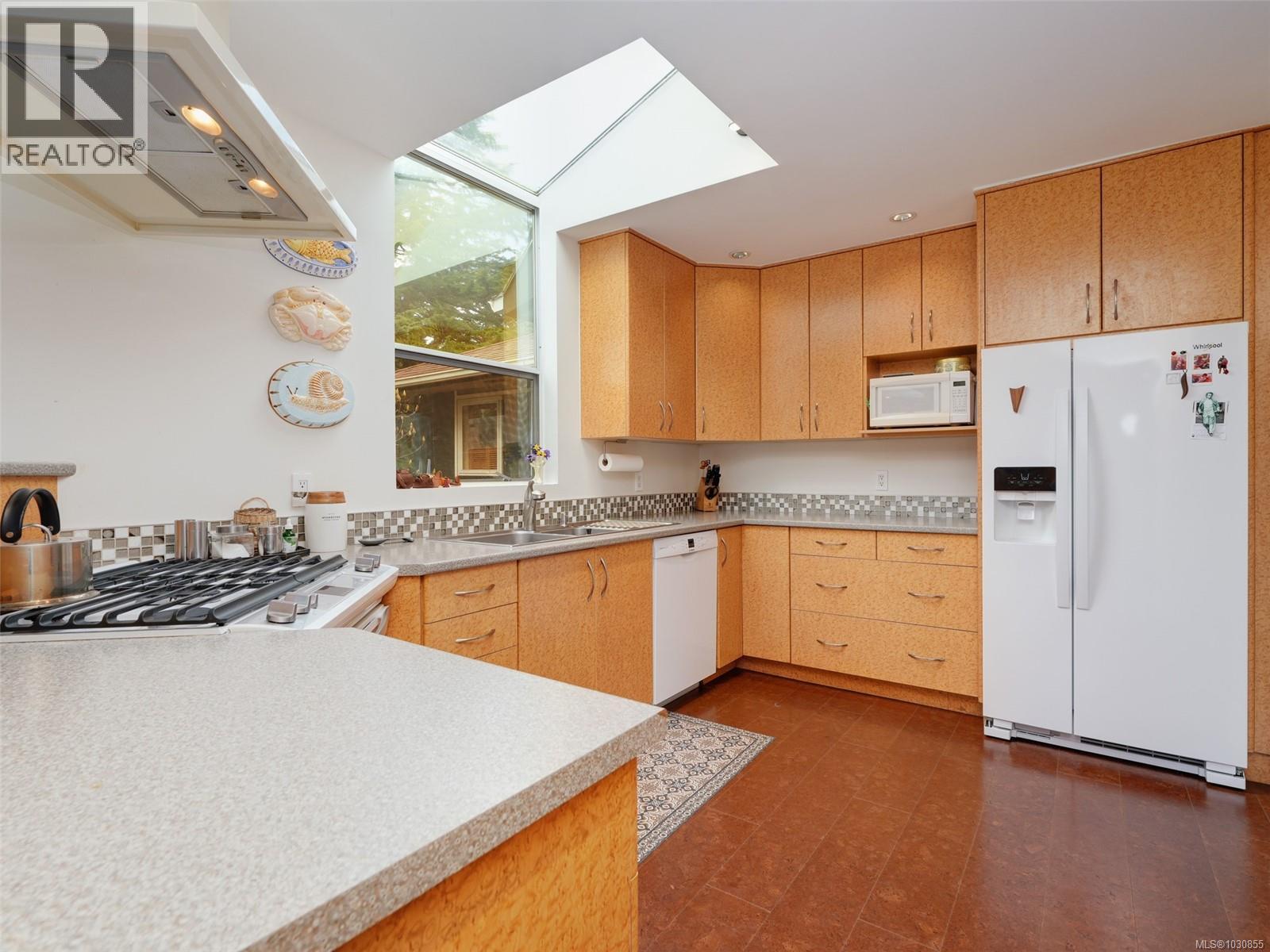  3930 Tudor Avenue, Saanich