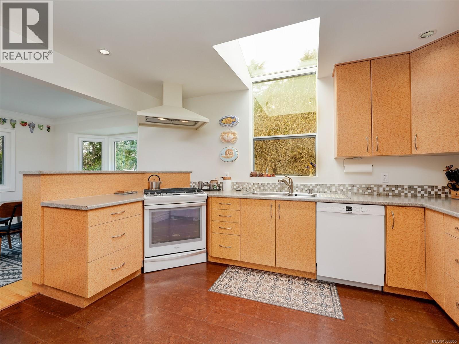  3930 Tudor Avenue, Saanich