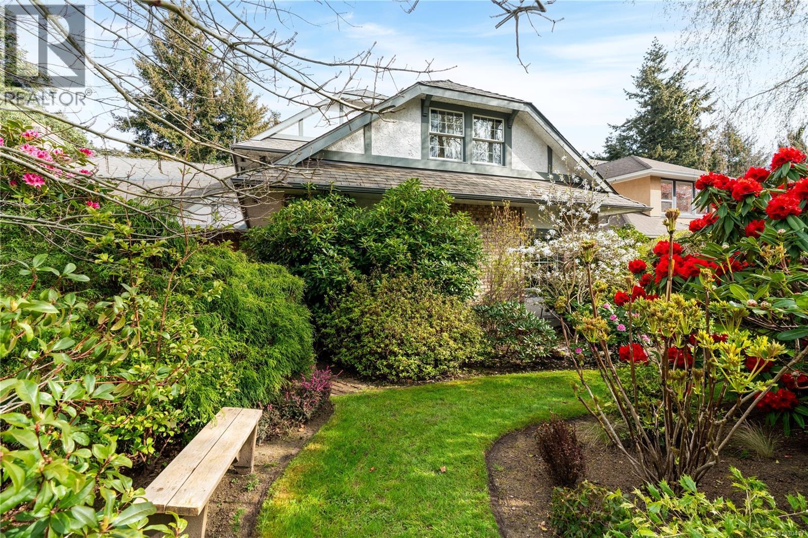 3913 GIBSON CRT - 44