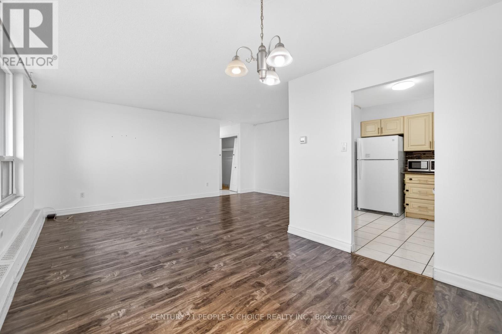 #902 3390 WESTON ROAD - 16