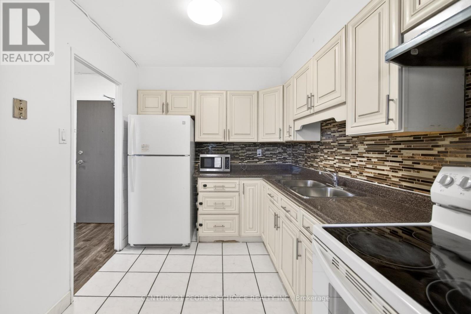 #902 3390 WESTON ROAD - 17
