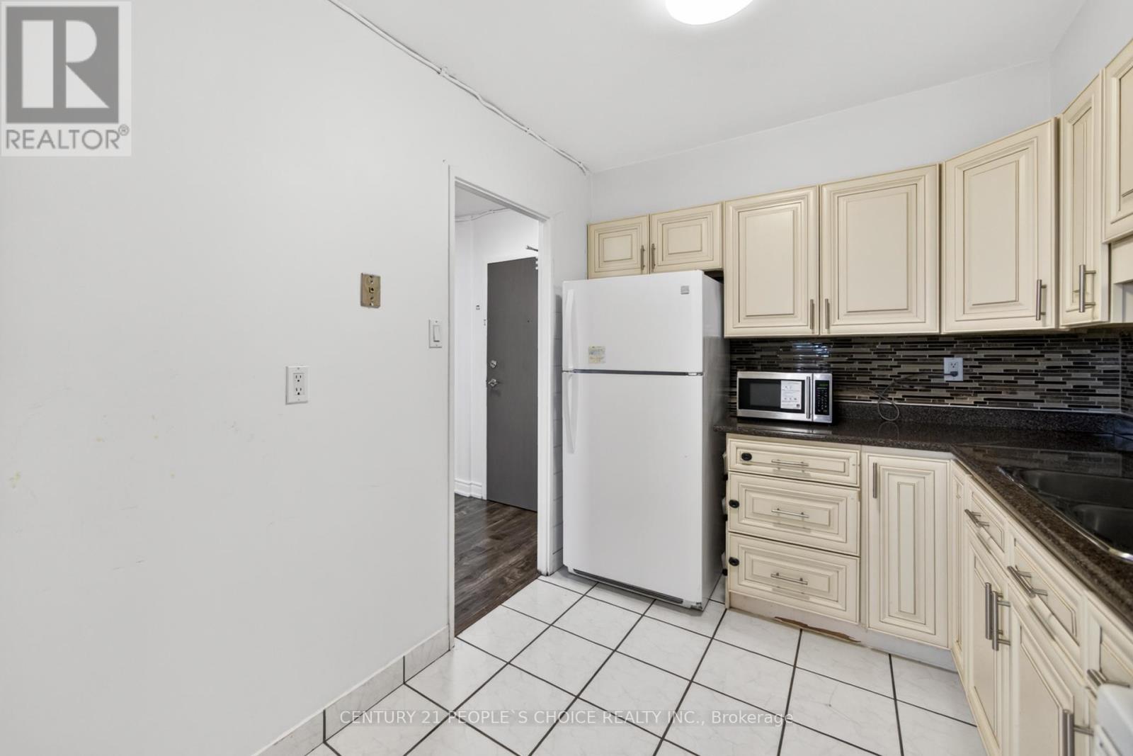 #902 3390 WESTON ROAD - 18