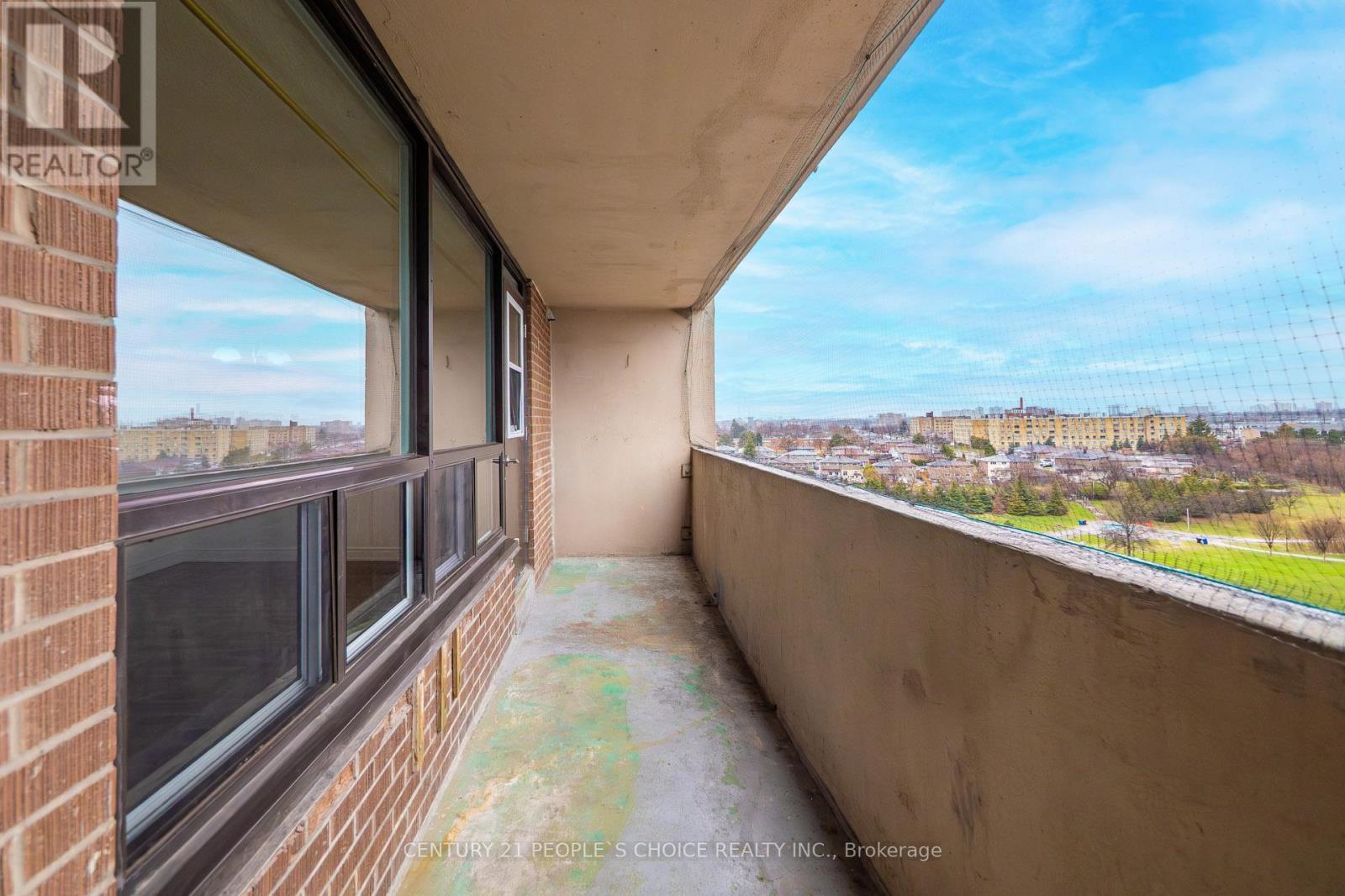 #902 3390 WESTON ROAD - 33
