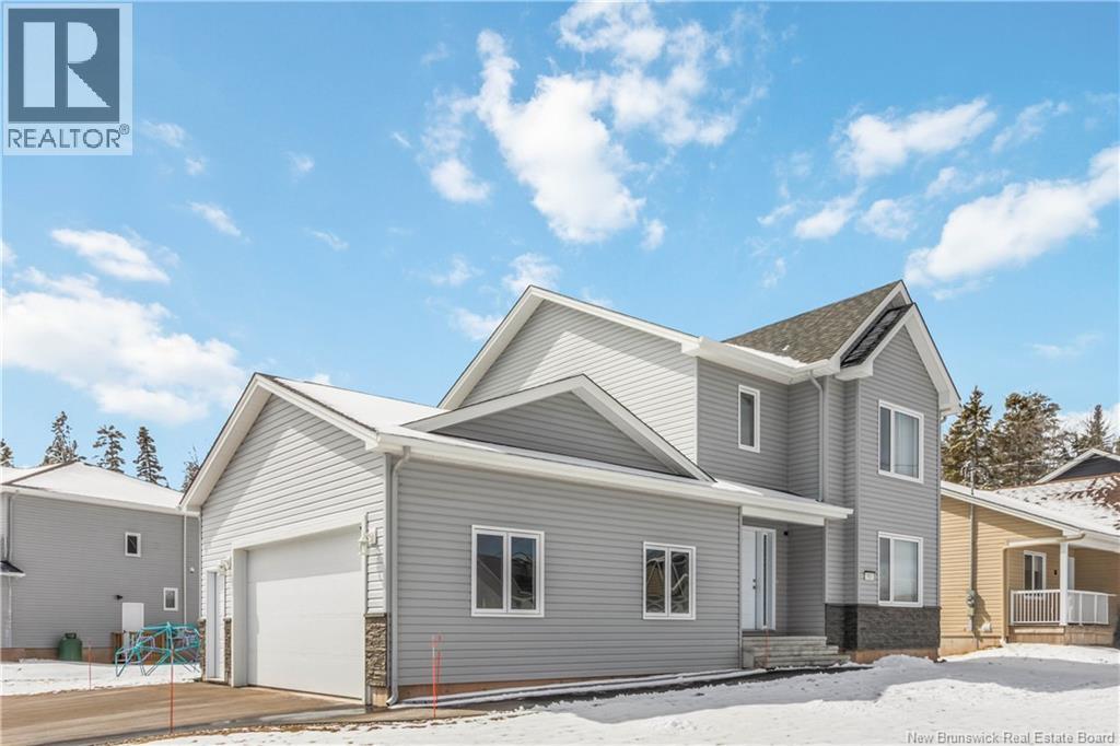 92 Satara Drive - Thumbnail 3