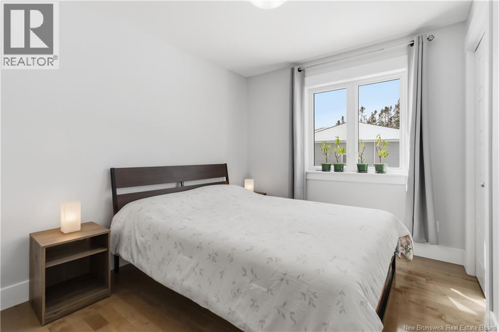 92 Satara Drive - Thumbnail 24