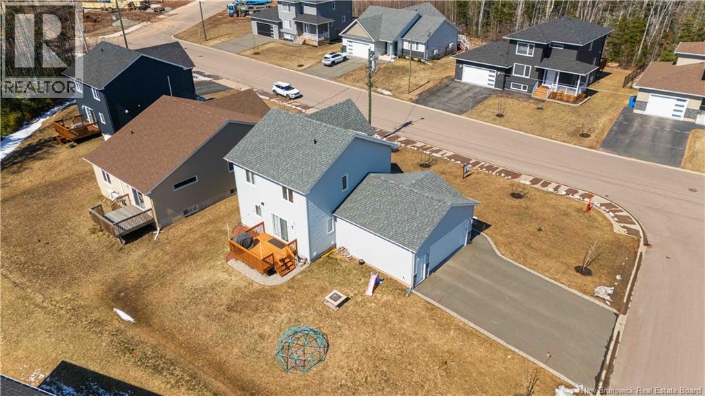 92 Satara Drive - Thumbnail 32