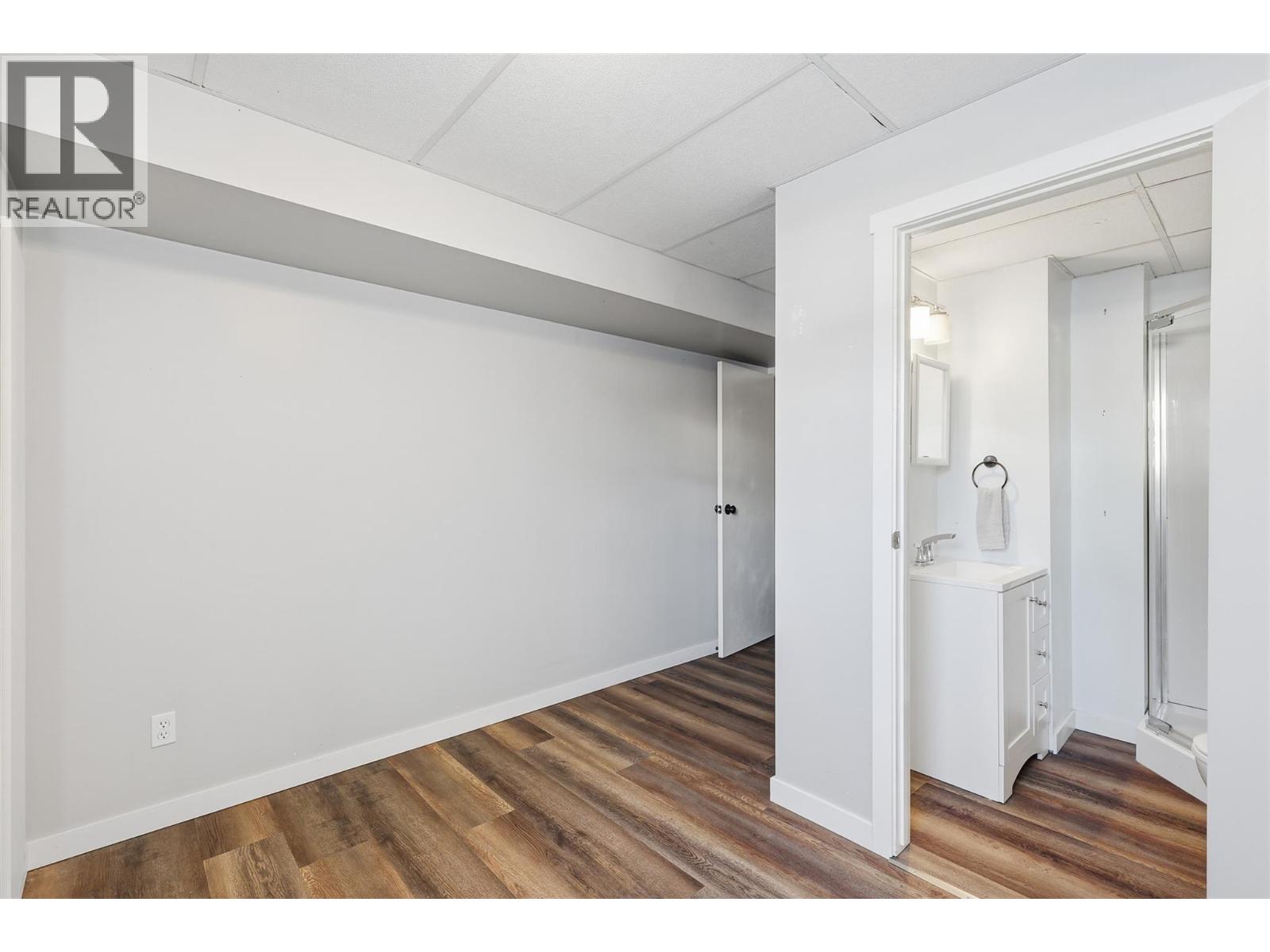 383 HOLLYBURN DRIVE - 25