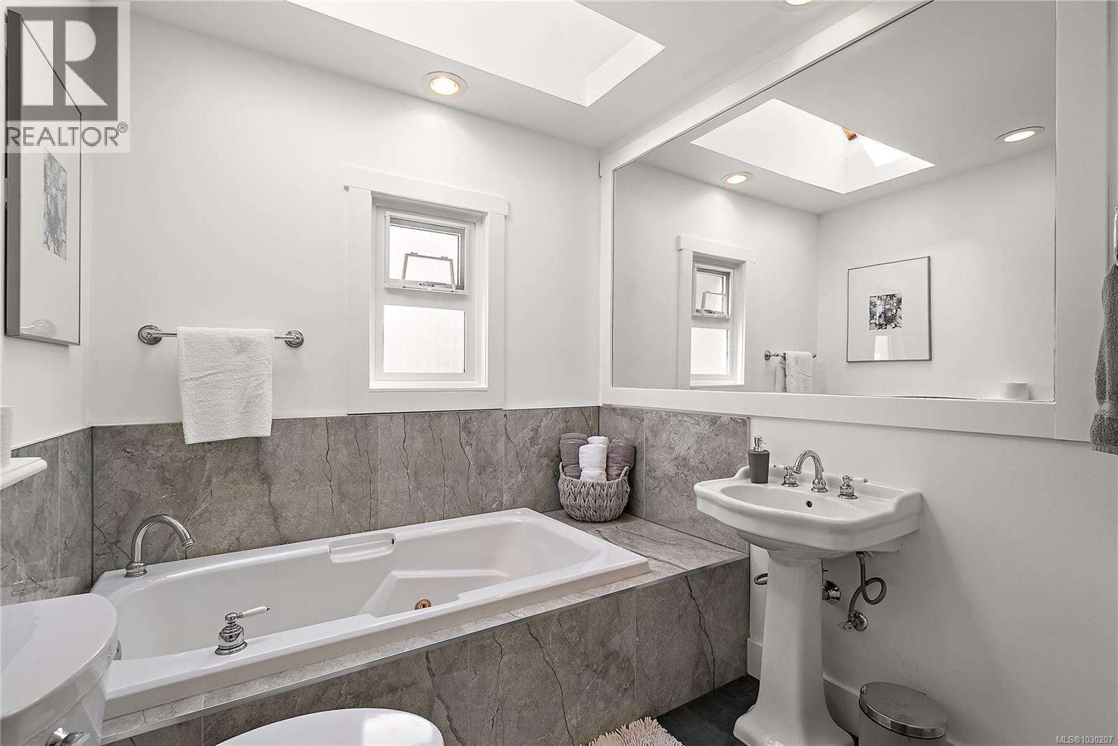 2635 Asquith St, Victoria