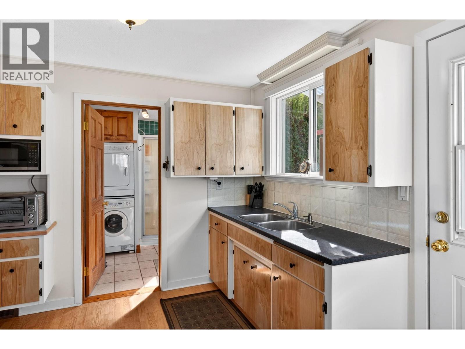  797 Dehart Avenue, Kelowna