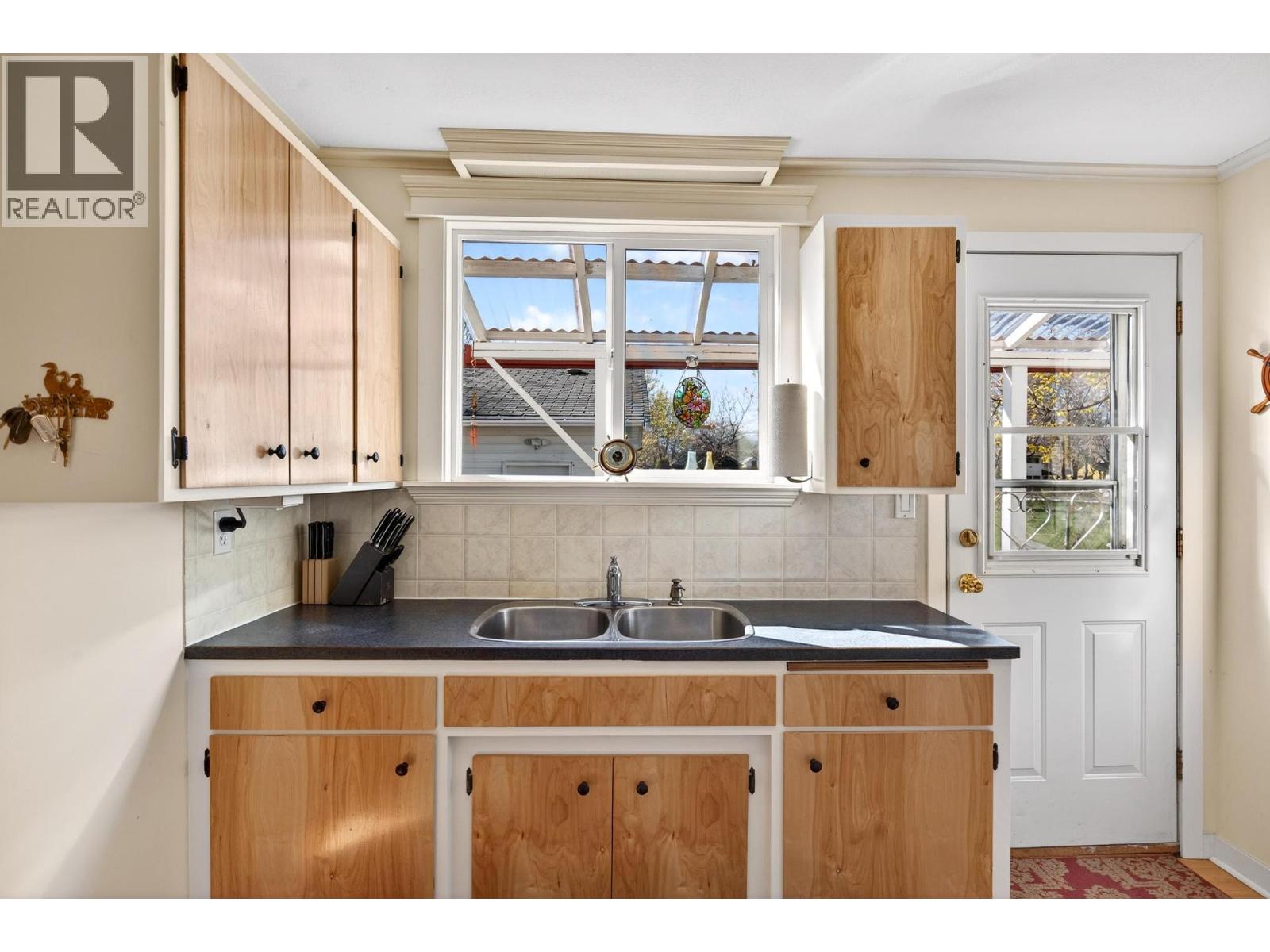  797 Dehart Avenue, Kelowna