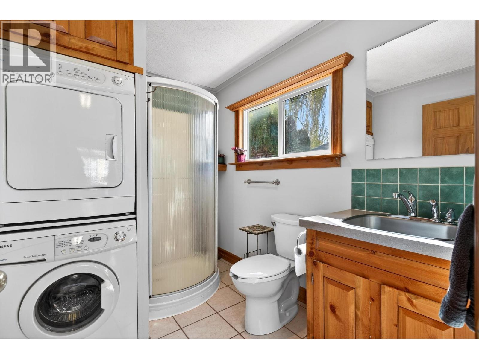  797 Dehart Avenue, Kelowna