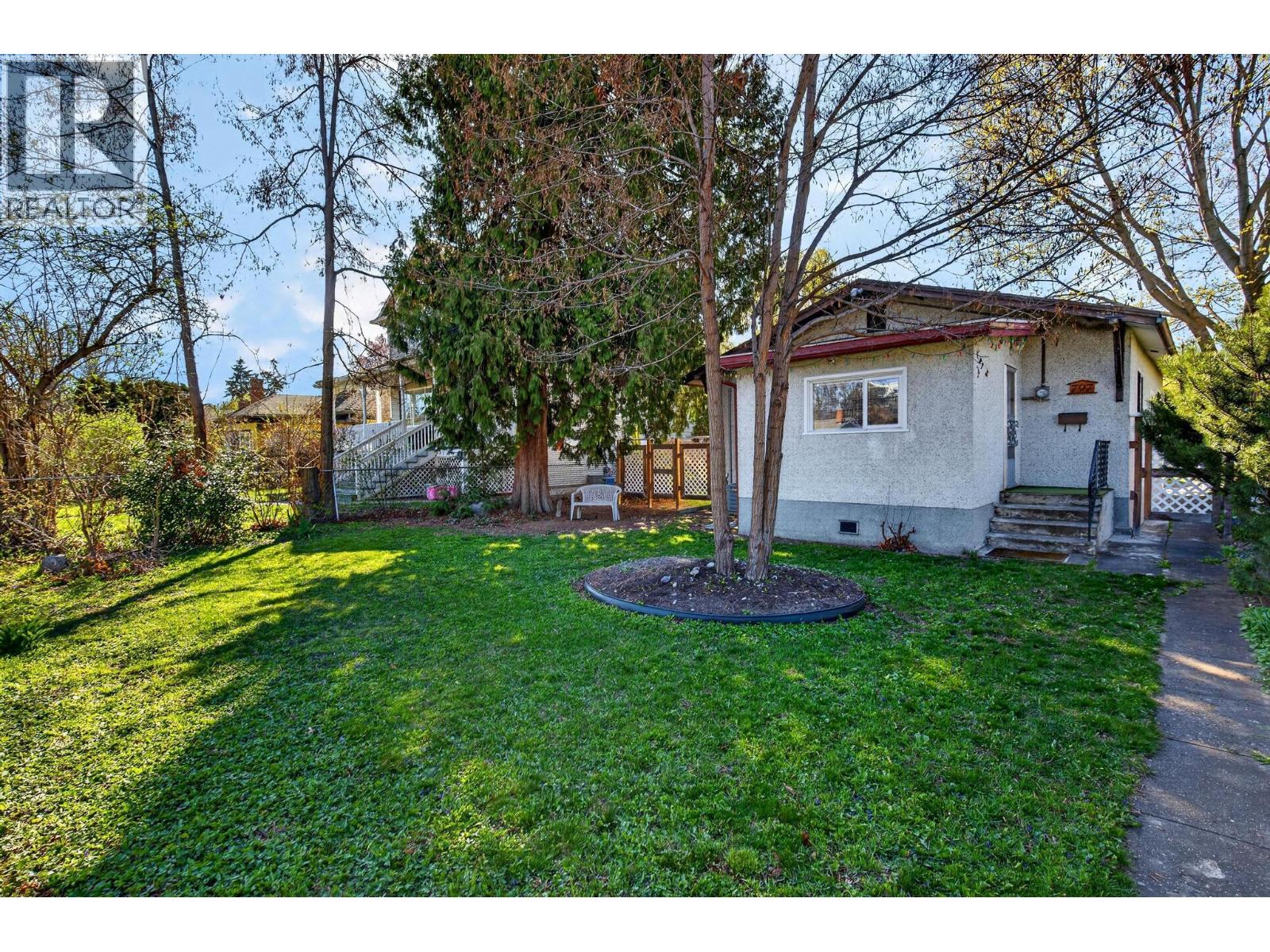  797 Dehart Avenue, Kelowna