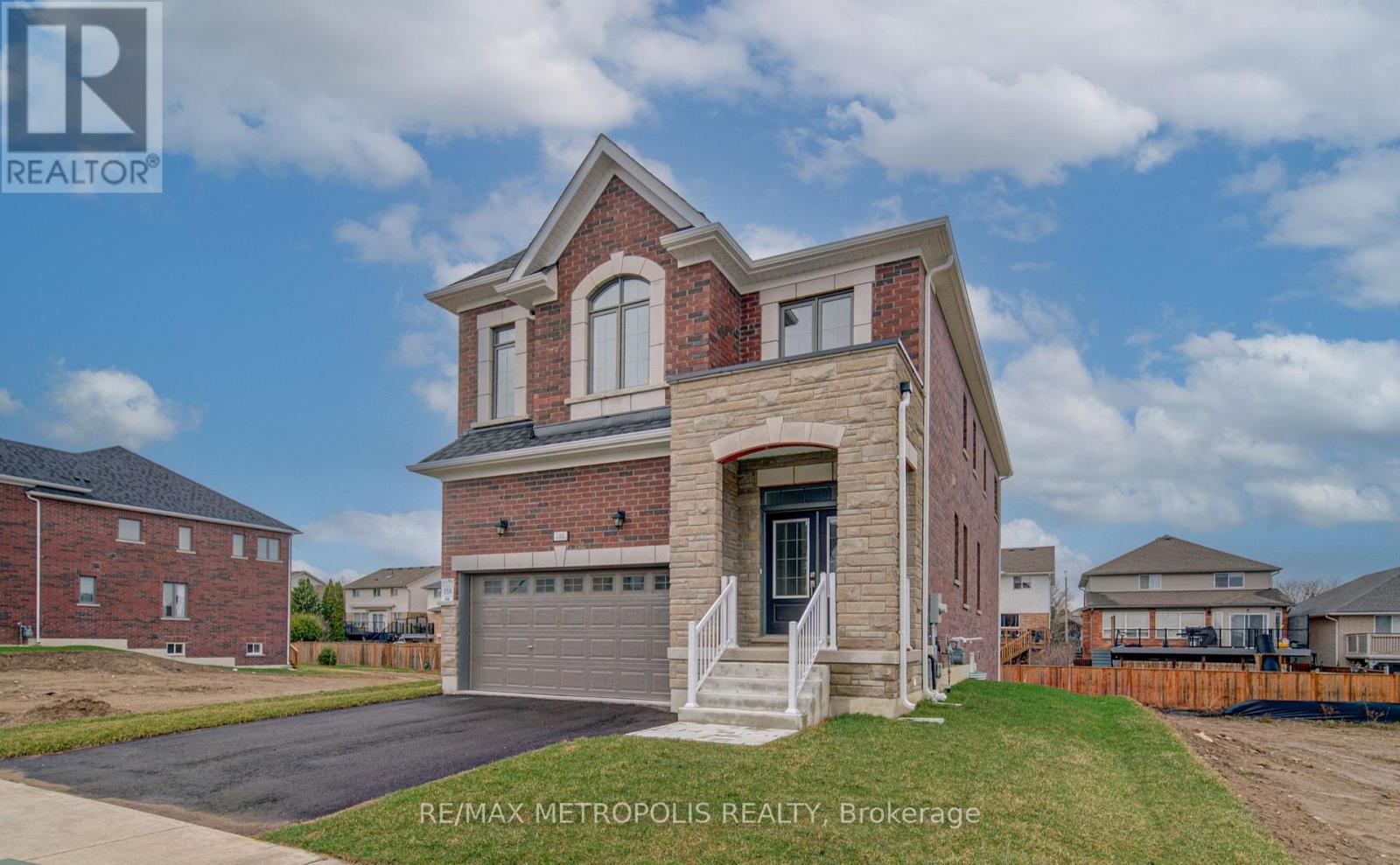 100 MOSS DRIVE - 1