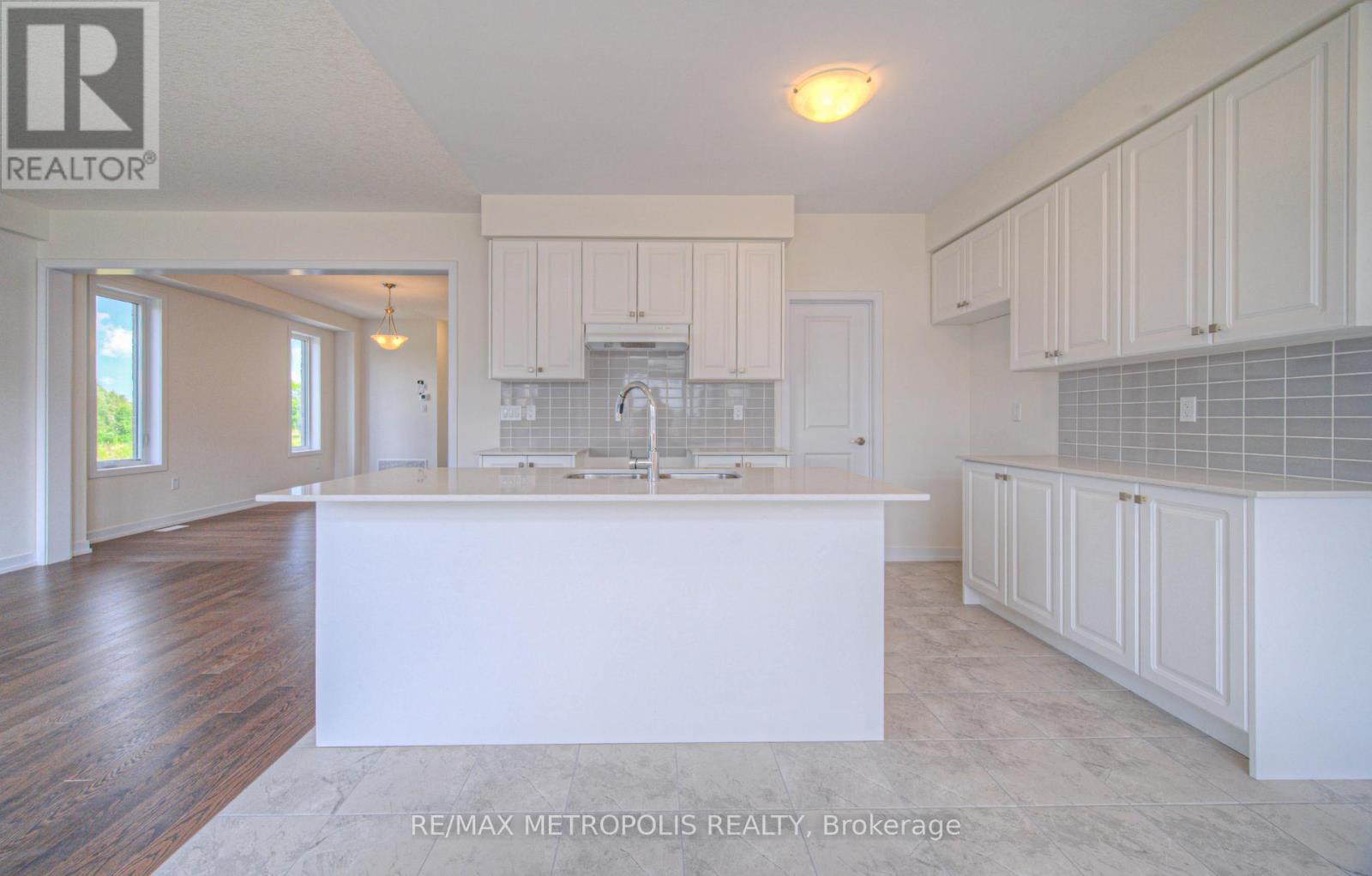 100 MOSS DRIVE - 18