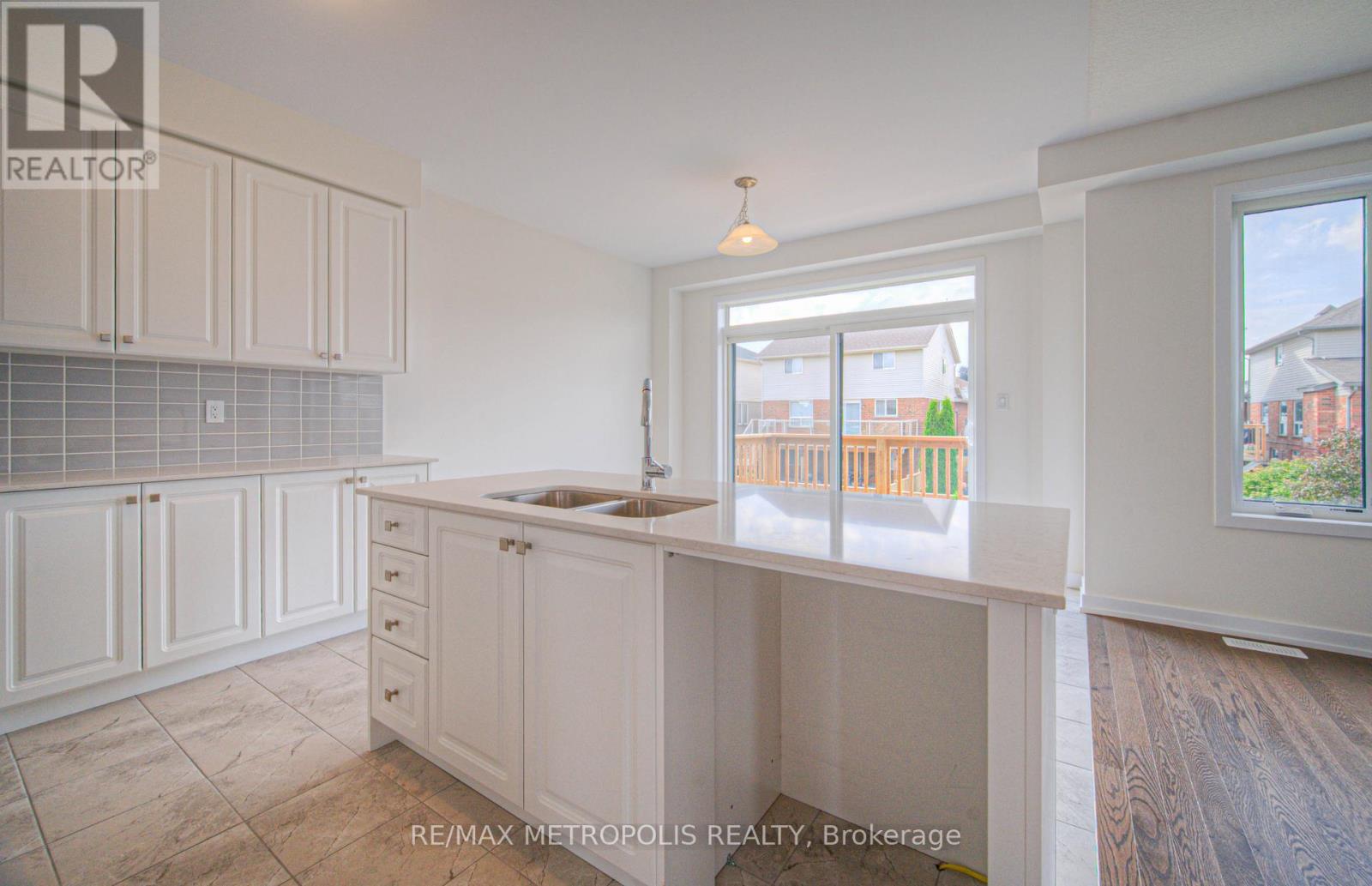100 MOSS DRIVE - 23