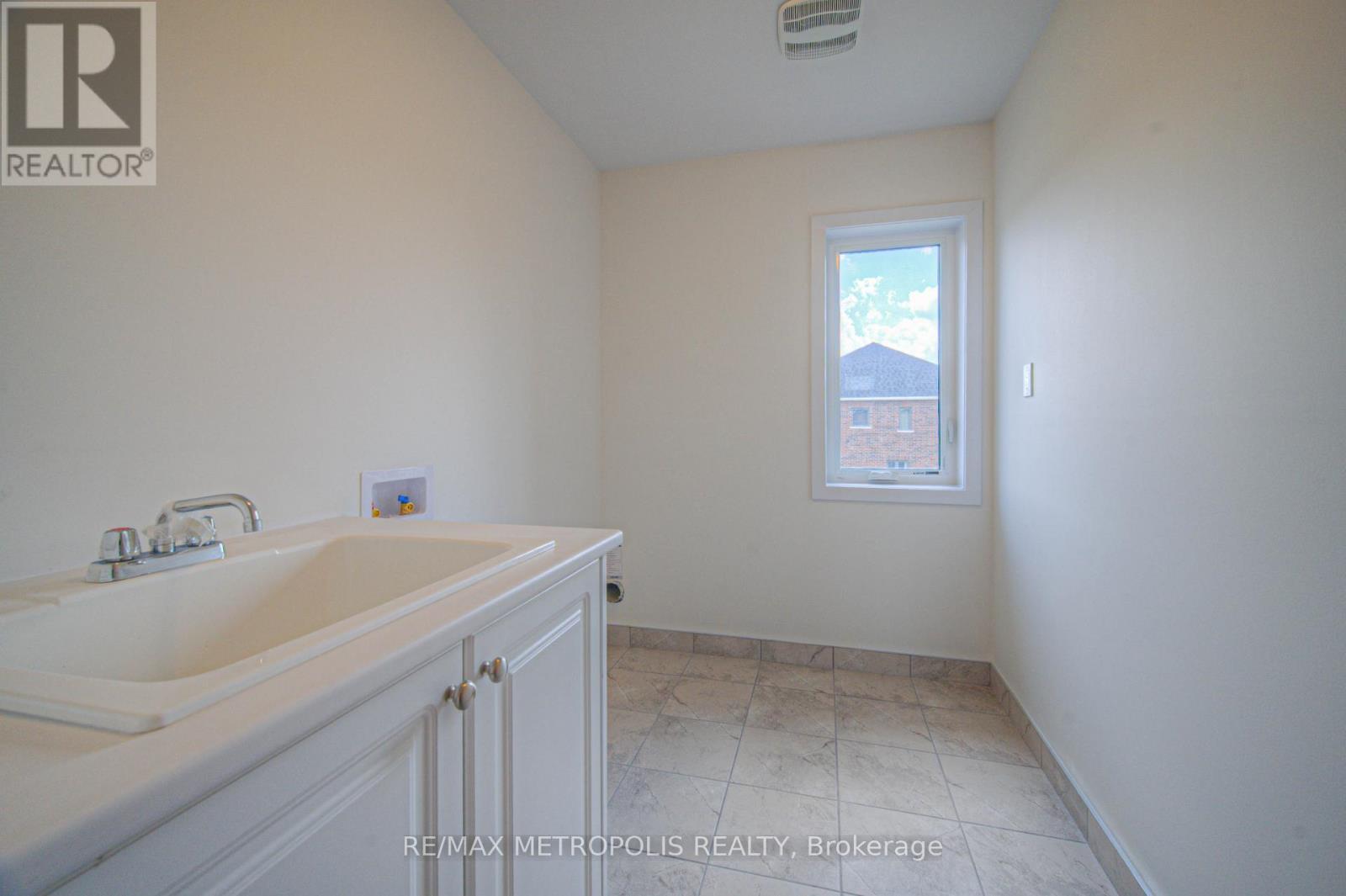 100 MOSS DRIVE - 30