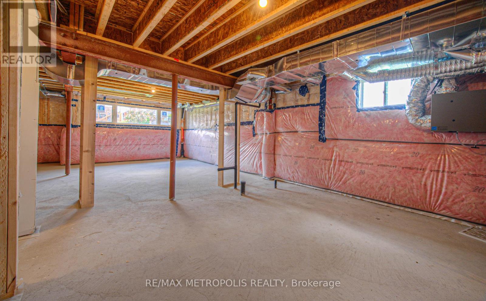 100 MOSS DRIVE - 39