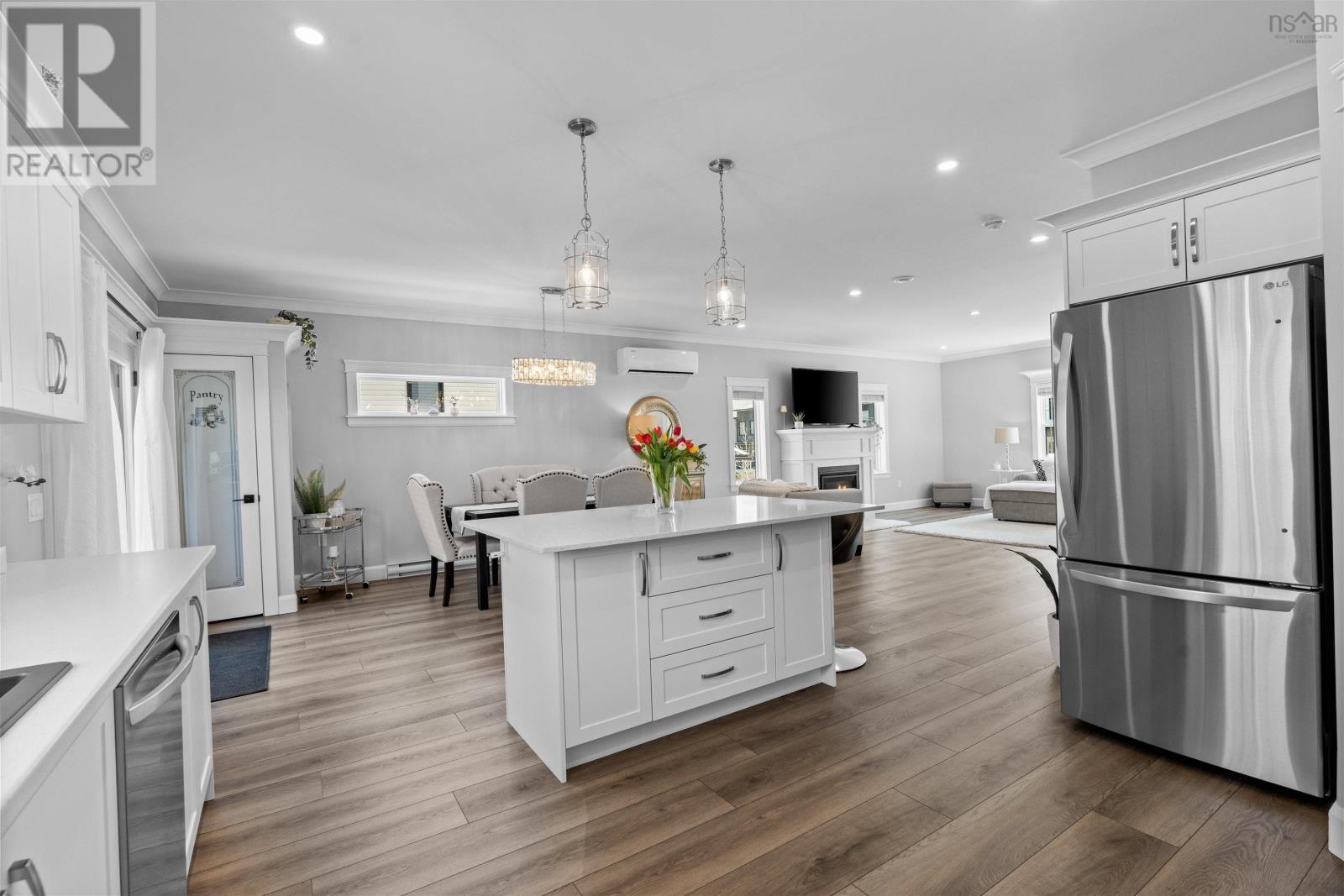 Property 33 of 50 of 35 Angel Court