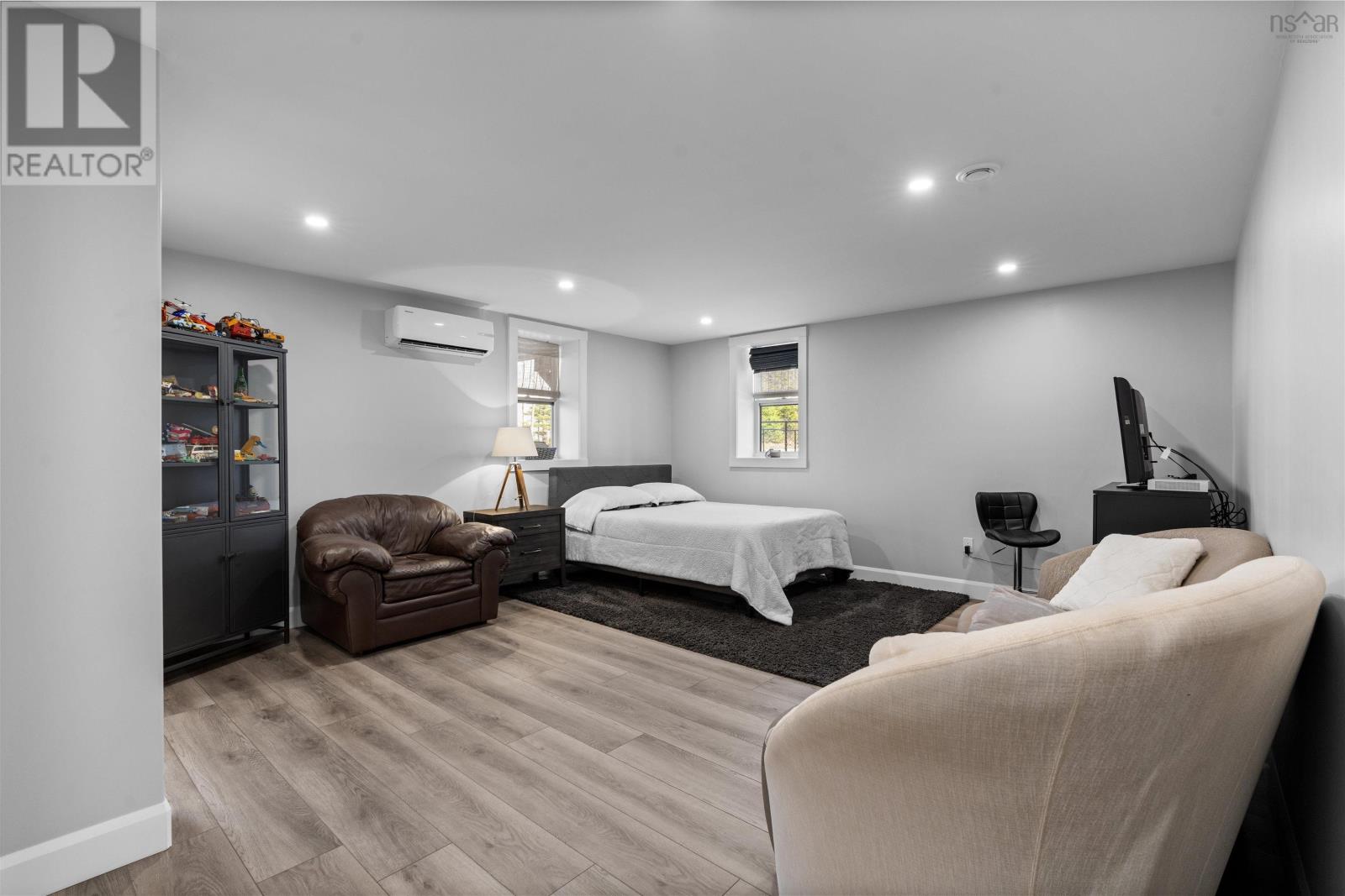 Property 21 of 50 of 35 Angel Court