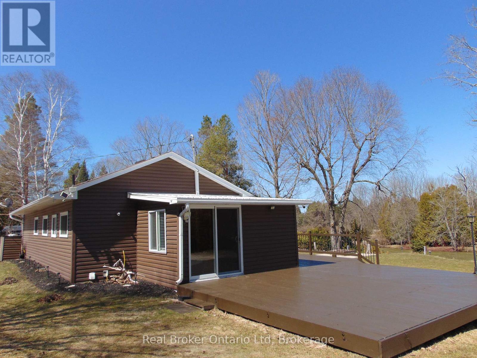 16 TWIN RIVER DRIVE N - 1