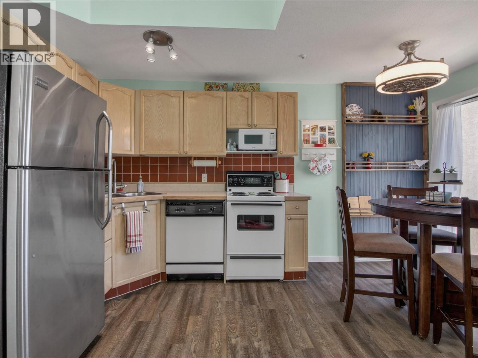 #17 1133 MAIN STREET - 4