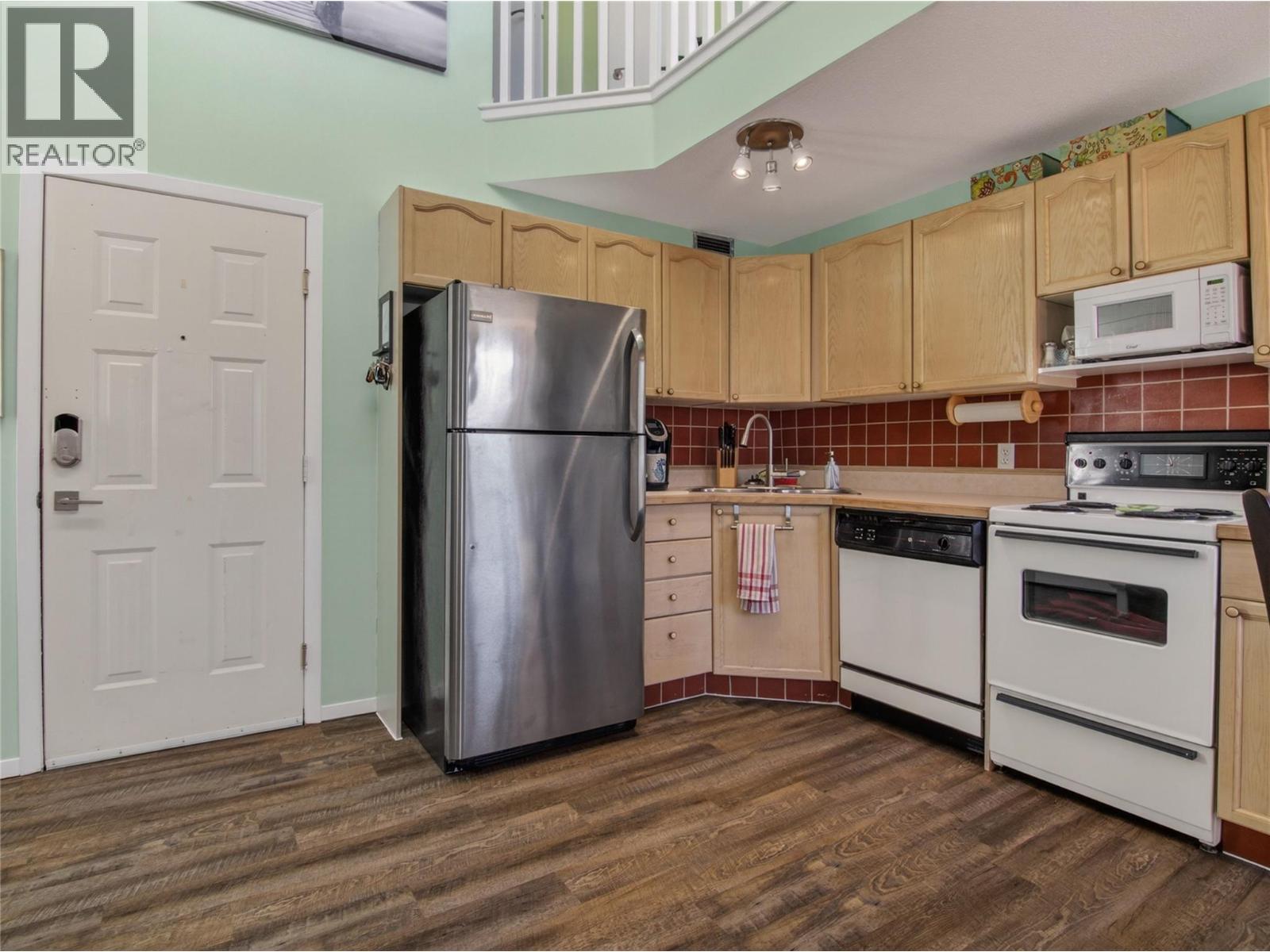 #17 1133 MAIN STREET - 5