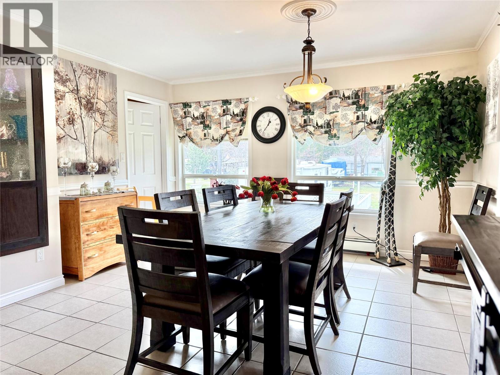 Owners suite bright dinning area