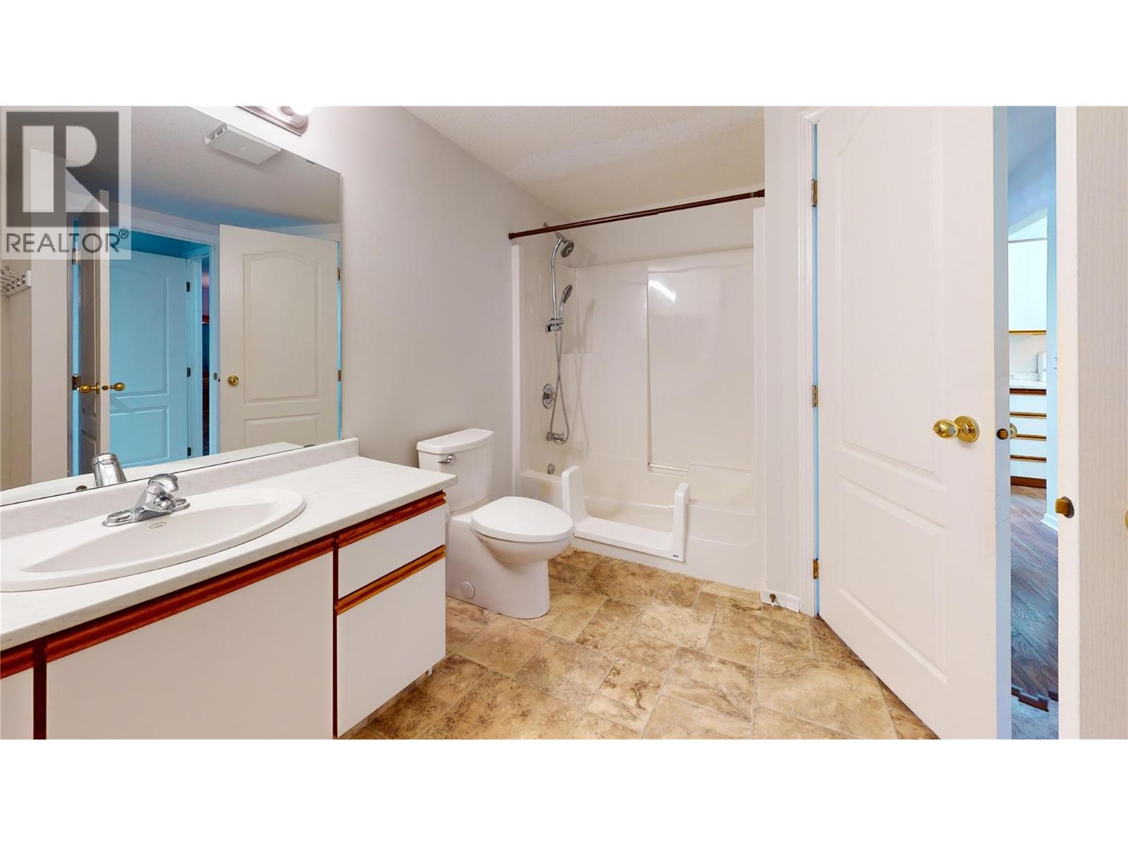 201 780 Houghton Road, Kelowna