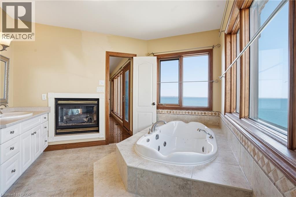 4 LAKESIDE DRIVE - 25