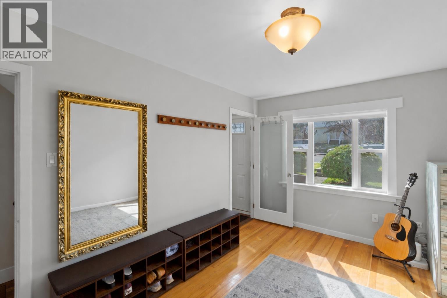 1054 DOMINION STREET - 9