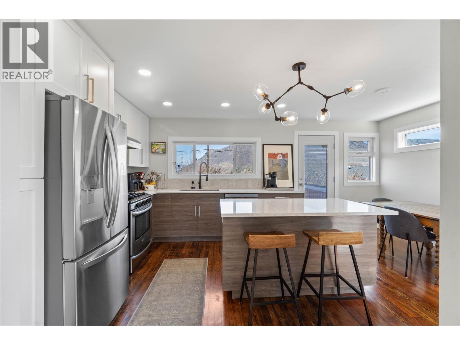 1054 DOMINION STREET - 6