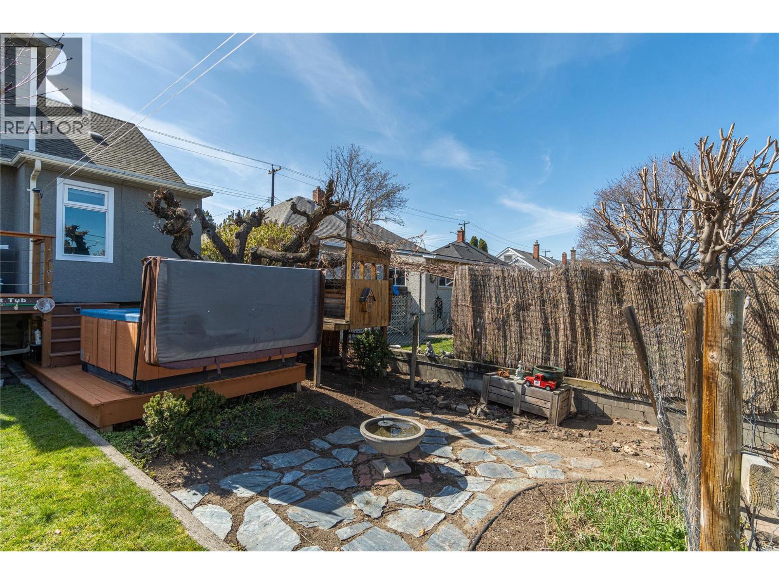 1054 DOMINION STREET - 25