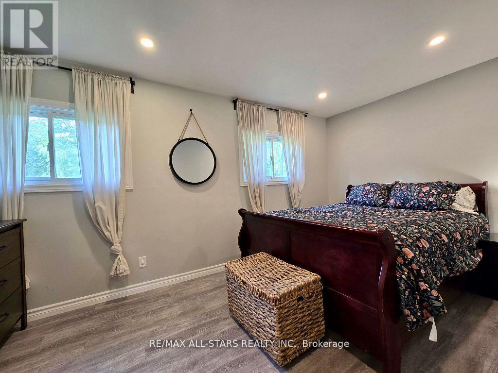 47 KENNEDY DRIVE - 10