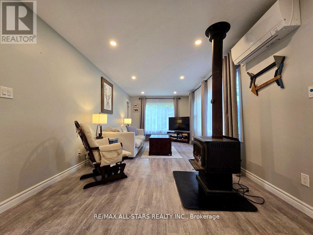 47 KENNEDY DRIVE - 9