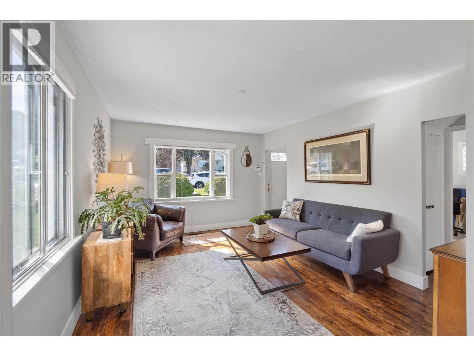 1054 DOMINION STREET - 8